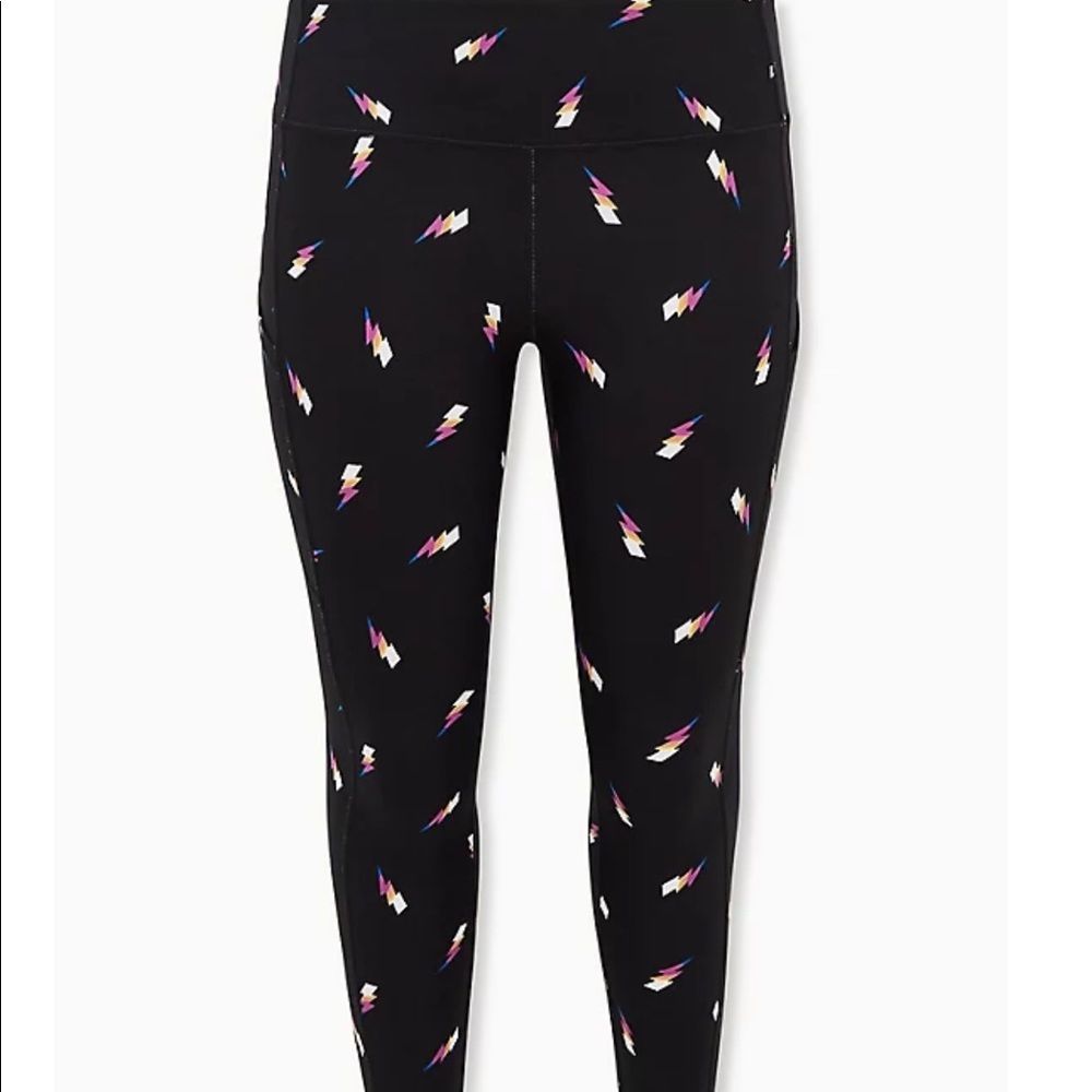 Black wicking active leggings with pockets!